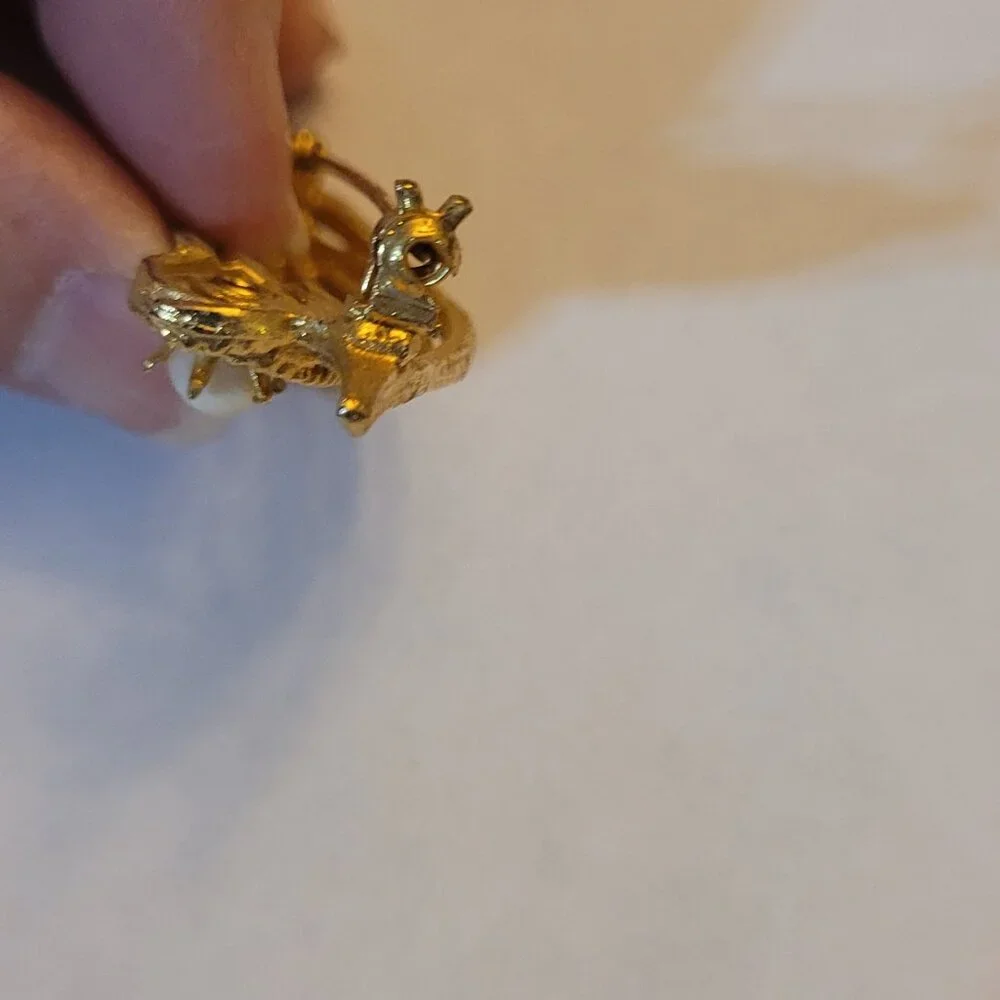 Vintage Gold Tone & Faux Pearl‎ Leaf Brooch Elegant Jewelry Accessory (5749)